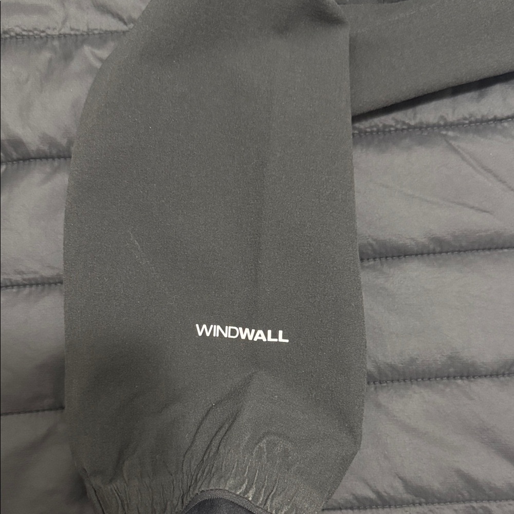 The North Face Black Full-Zip Jacket - Picture 3 of 4